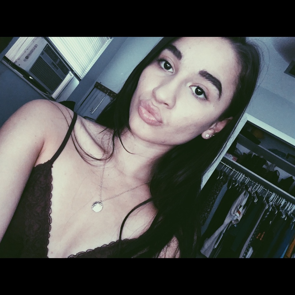 Meet your Posher, Kayla